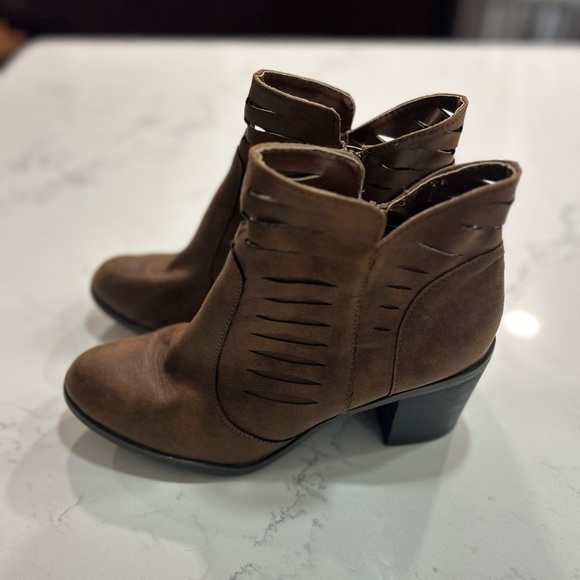 Sonoma Brown Ankle Boots - Women’s 9 - Picture 6 of 12